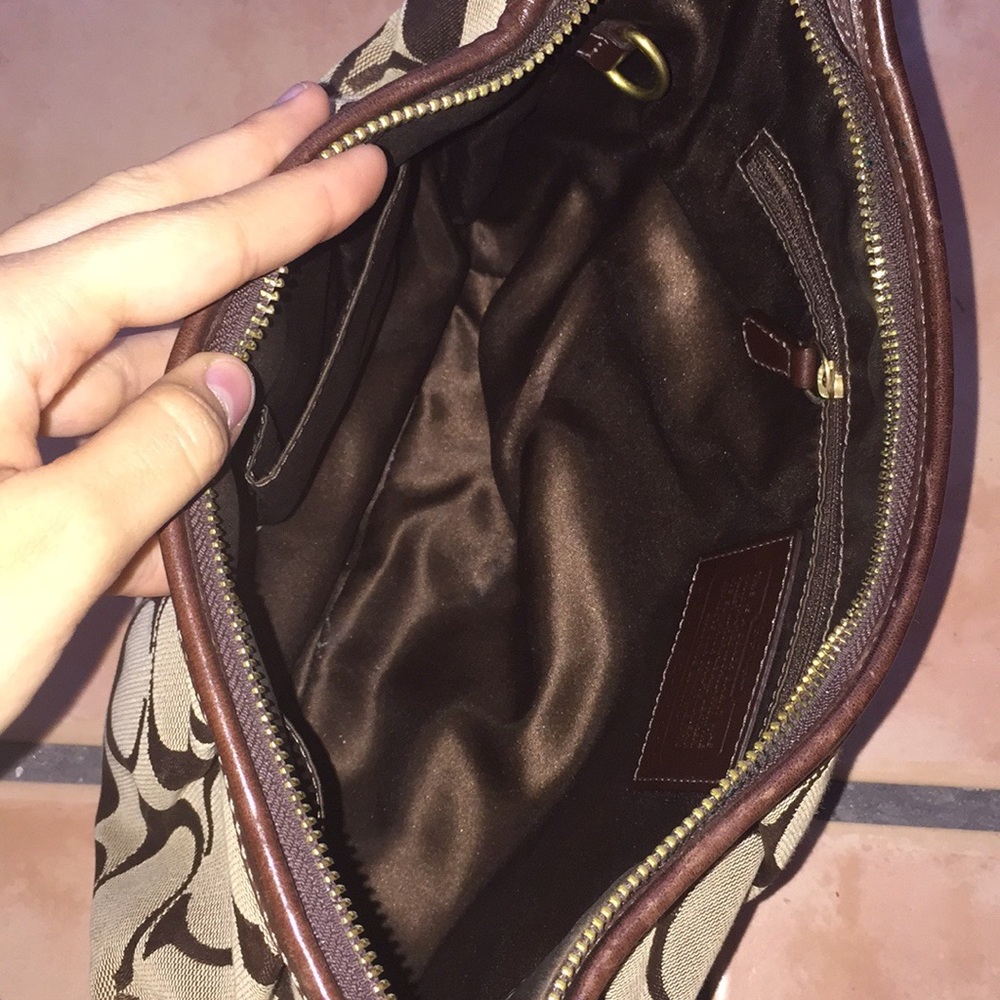 Coach Handbag. - Picture 3 of 6